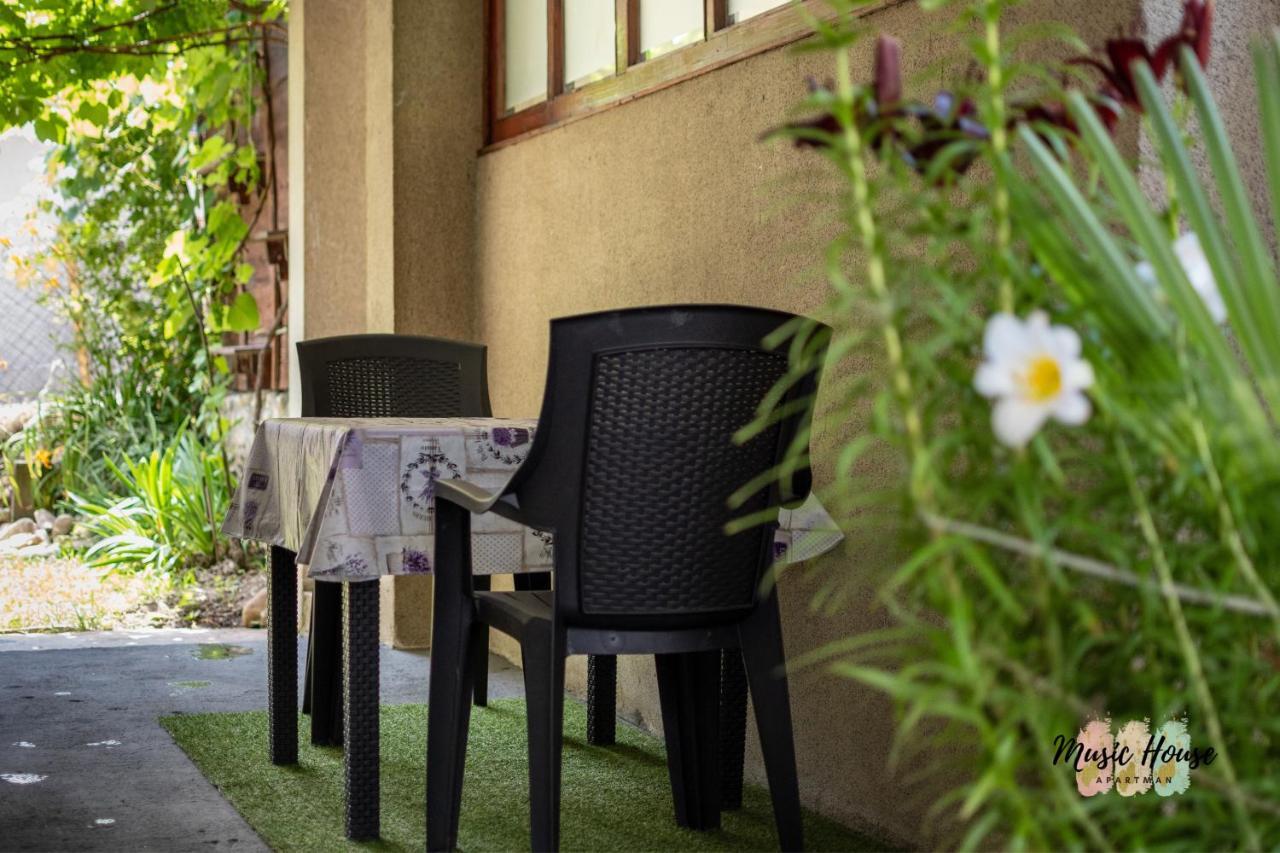 Music House Apartment Τούζλα Εξωτερικό φωτογραφία
